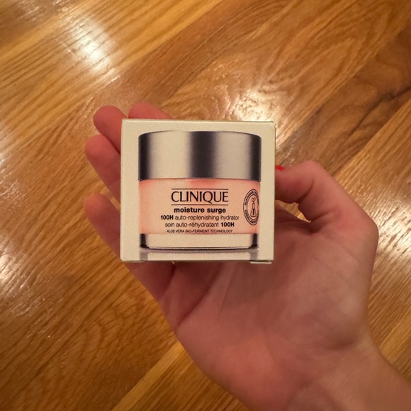 Clinique Moisture Surge™ 100H Auto-Replenishing Hydrator - Picture 4 of 7